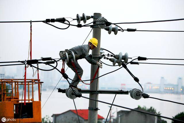 中环学校 焊工办理毕业照