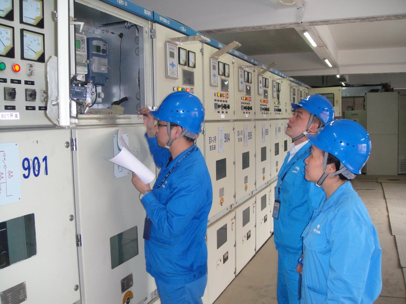 中环学校 焊工办理毕业照