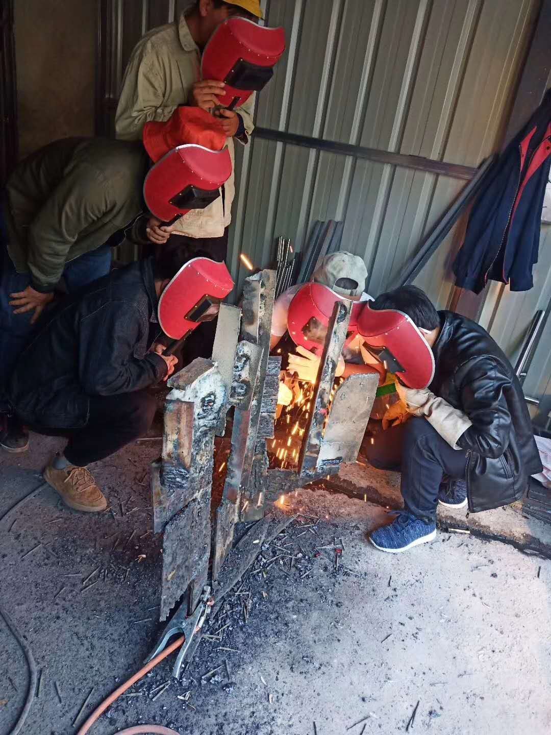 中环学校 焊工培训毕业照